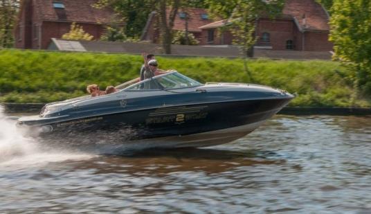 Start2boat - vaarschool praktijkles op een speedboot.